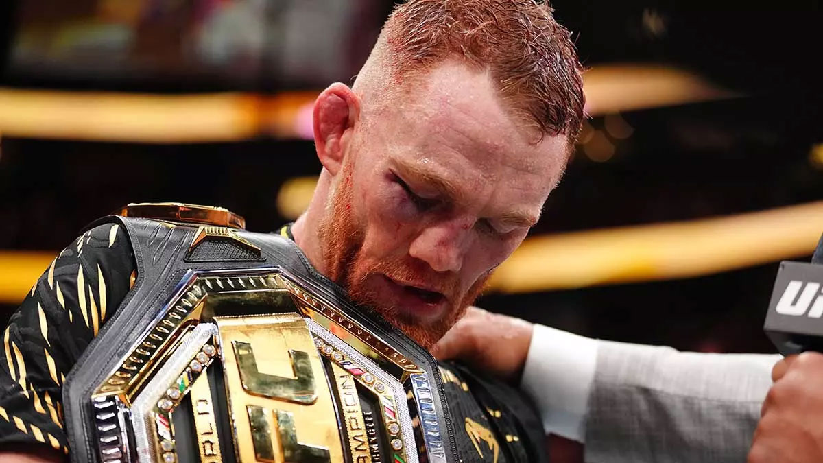 Джек Делла Маддалена с поясом UFC