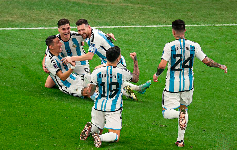 сборная аргентины празднует гол финал чм 2022