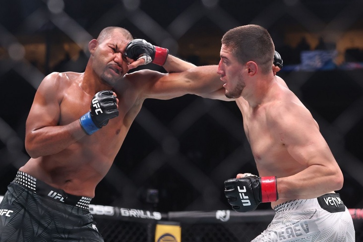 Байсангур Сусуркаев задушил Джордена Сантоса на UFC 328